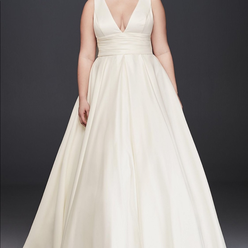 Never worn Ivory wedding gown from Davids Bridal. V-neck satin.